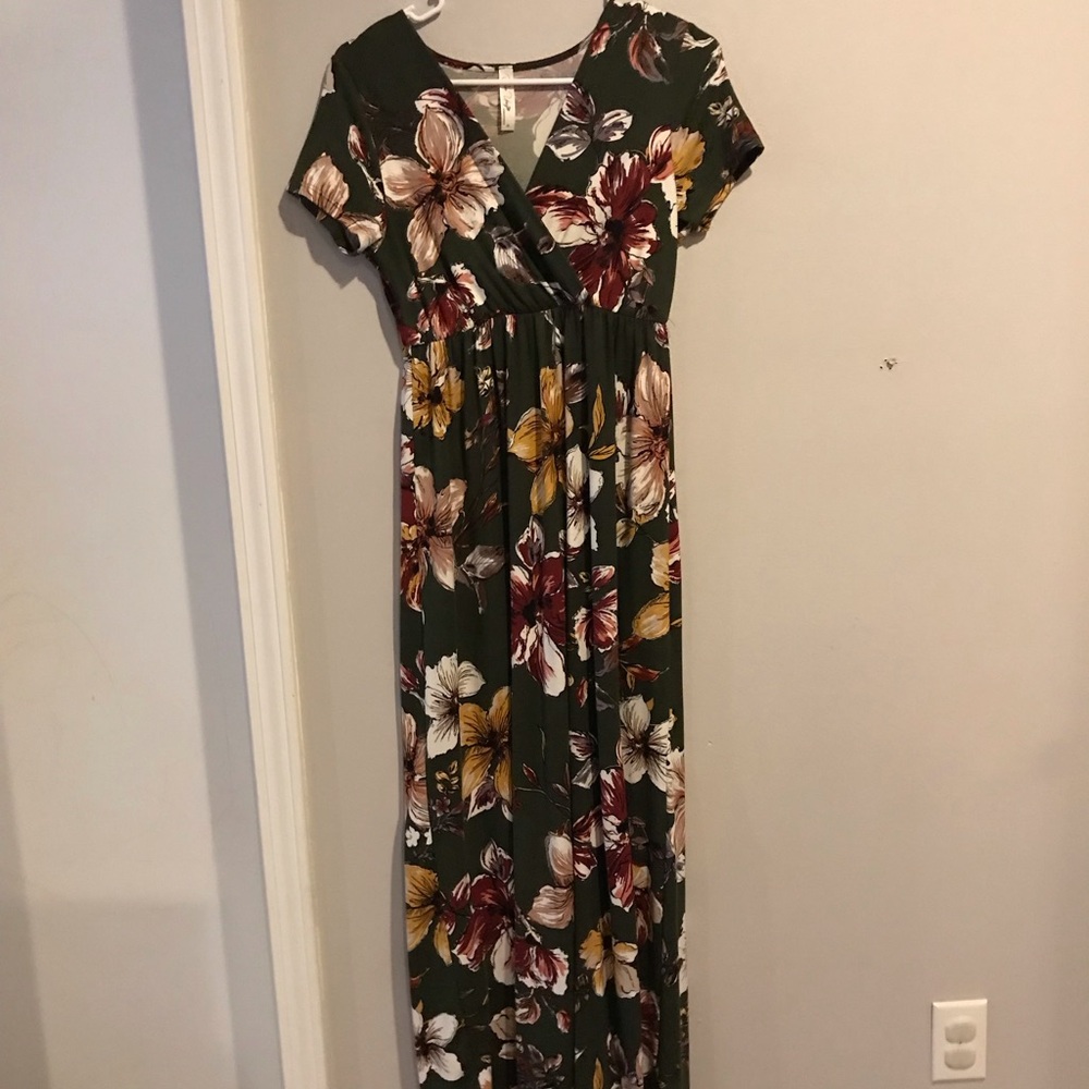 Chic Floral Maxi Dress in Green and Red
